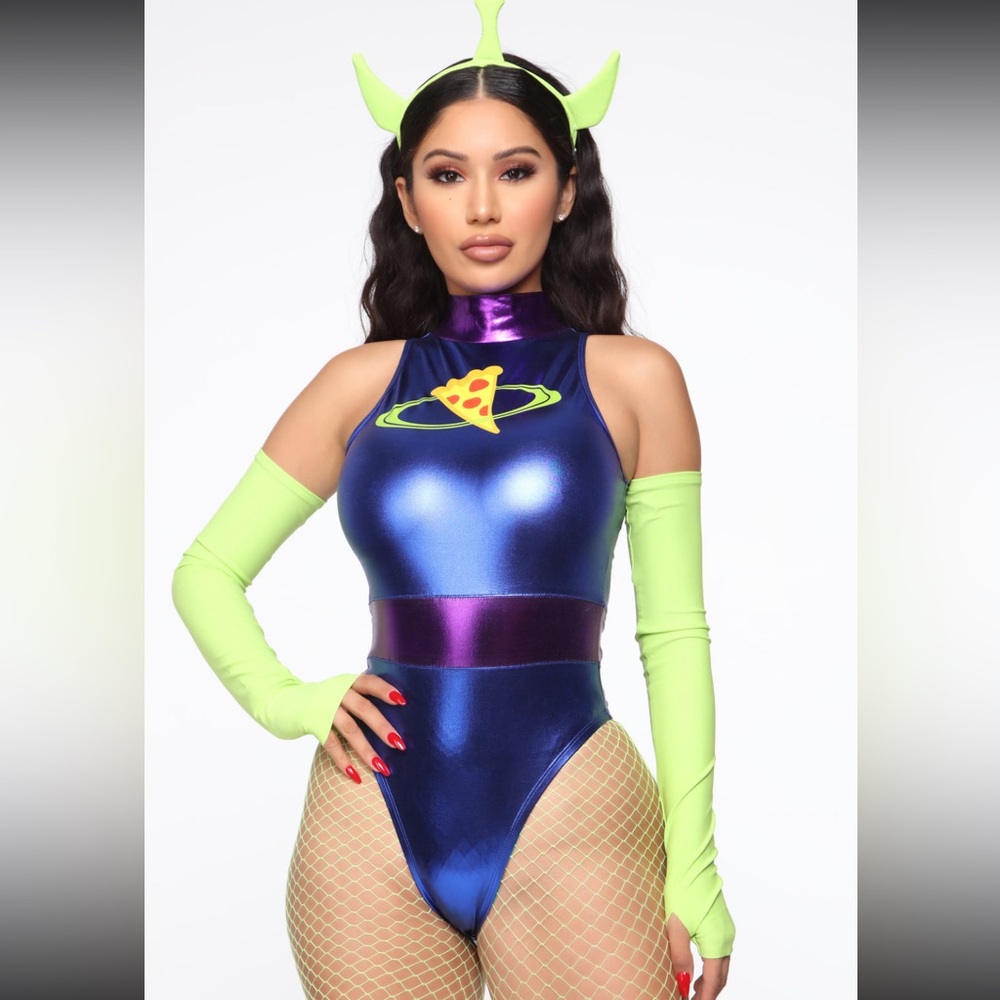 "Ooooh the claw" FASHION NOVA COSTUME